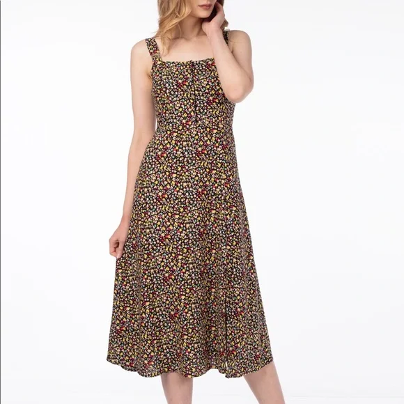 Midi Floral Printed Dress. Material Viscose. Comes in S, M, and L. - Picture 4 of 7